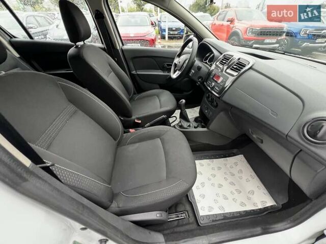 Рено Сандеро 2019 в Киеве на Automoto.ua Белый Рено Сандеро, объемом двигателя 1.46 л и пробегом 118 тыс. км за 9103 $, фото 17 на Automoto.ua