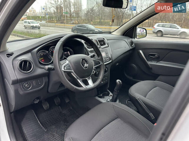 Белый Рено Сандеро, объемом двигателя 1.5 л и пробегом 118 тыс. км за 8900 $, фото 12 на Automoto.ua