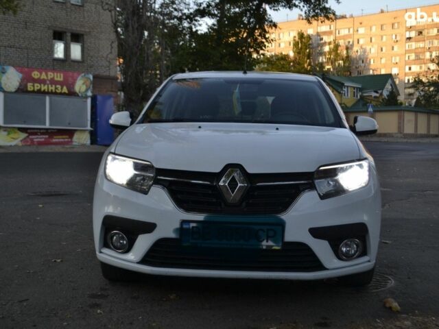 Белый Рено Сандеро, объемом двигателя 1 л и пробегом 136 тыс. км за 8000 $, фото 6 на Automoto.ua