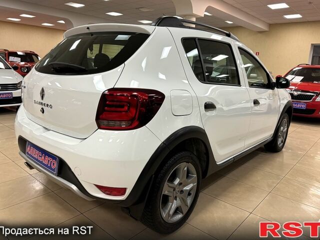 Белый Рено Сандеро, объемом двигателя 1.5 л и пробегом 136 тыс. км за 11000 $, фото 7 на Automoto.ua