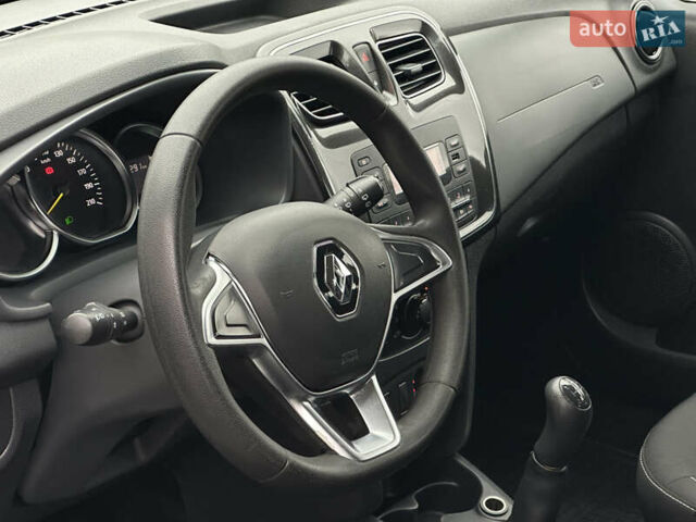 Белый Рено Сандеро, объемом двигателя 1.5 л и пробегом 118 тыс. км за 8900 $, фото 11 на Automoto.ua