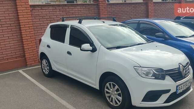 Белый Рено Сандеро, объемом двигателя 0.9 л и пробегом 132 тыс. км за 5500 $, фото 2 на Automoto.ua