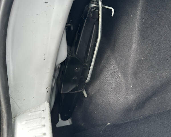 Белый Рено Сандеро, объемом двигателя 0.9 л и пробегом 102 тыс. км за 8800 $, фото 34 на Automoto.ua