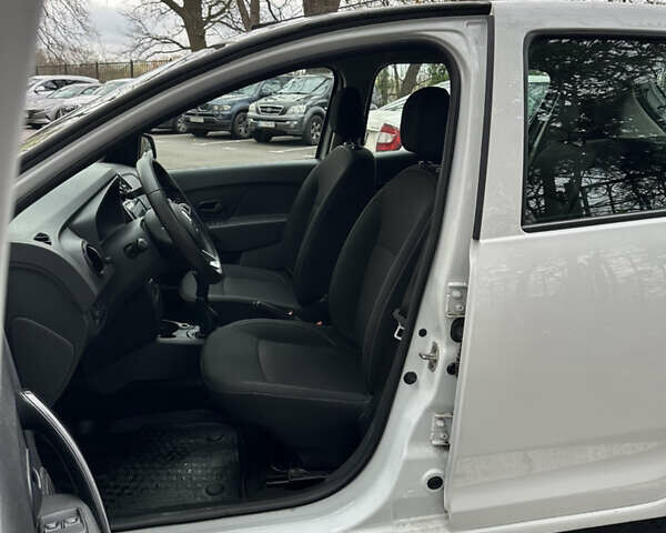 Белый Рено Сандеро, объемом двигателя 0.9 л и пробегом 102 тыс. км за 8800 $, фото 20 на Automoto.ua