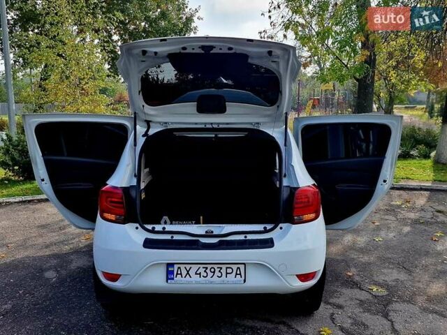 Білий Рено Сандеро, об'ємом двигуна 0.9 л та пробігом 13 тис. км за 9650 $, фото 35 на Automoto.ua