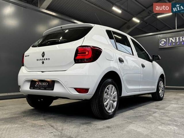 Белый Рено Сандеро, объемом двигателя 1.5 л и пробегом 73 тыс. км за 8500 $, фото 16 на Automoto.ua