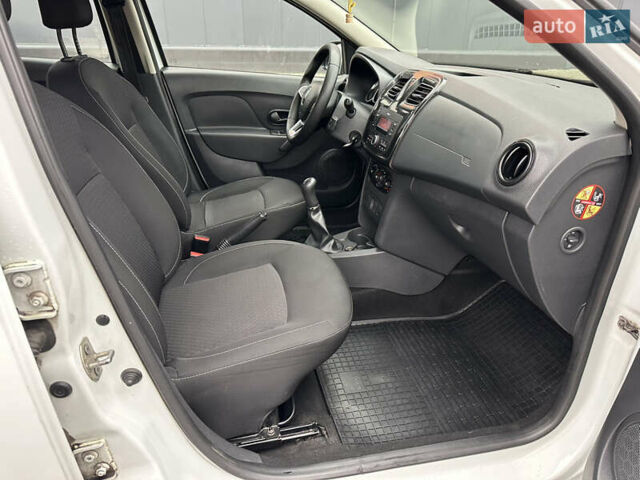 Белый Рено Сандеро, объемом двигателя 1.5 л и пробегом 118 тыс. км за 8900 $, фото 13 на Automoto.ua