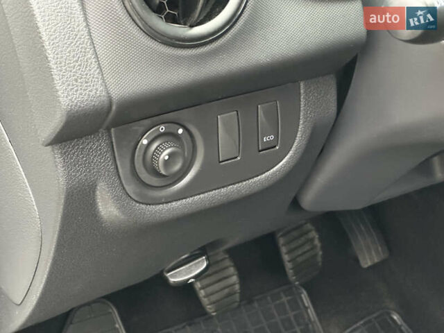 Белый Рено Сандеро, объемом двигателя 1.5 л и пробегом 118 тыс. км за 8900 $, фото 19 на Automoto.ua