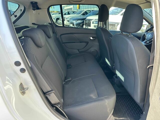 Белый Рено Сандеро, объемом двигателя 0.9 л и пробегом 106 тыс. км за 9300 $, фото 21 на Automoto.ua