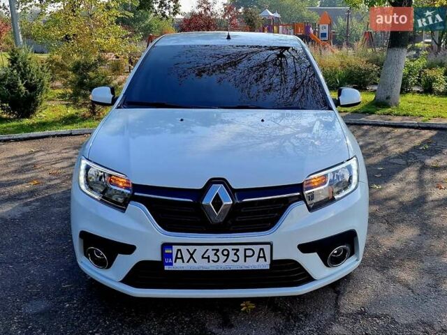 Білий Рено Сандеро, об'ємом двигуна 0.9 л та пробігом 13 тис. км за 9650 $, фото 12 на Automoto.ua