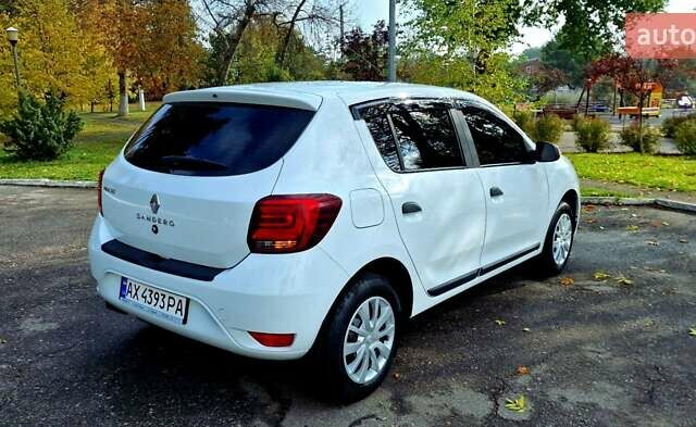 Белый Рено Сандеро, объемом двигателя 0.9 л и пробегом 13 тыс. км за 9870 $, фото 18 на Automoto.ua