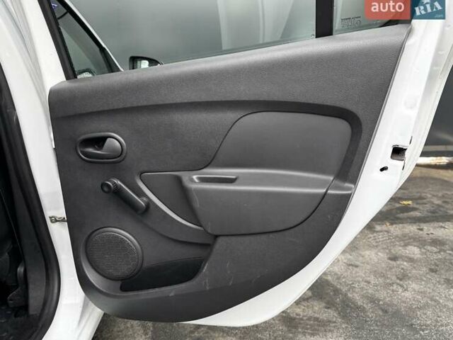 Белый Рено Сандеро, объемом двигателя 1.46 л и пробегом 76 тыс. км за 8900 $, фото 37 на Automoto.ua