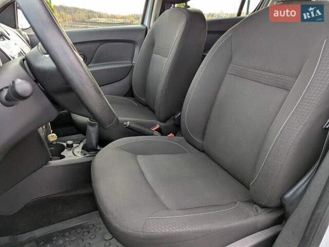 Рено Сандеро 2019 в Виннице на Automoto.ua Белый Рено Сандеро, объемом двигателя 1.46 л и пробегом 137 тыс. км за 8890 $, фото 20 на Automoto.ua