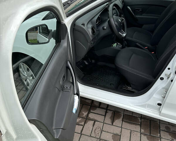Белый Рено Сандеро, объемом двигателя 0.9 л и пробегом 102 тыс. км за 8800 $, фото 26 на Automoto.ua