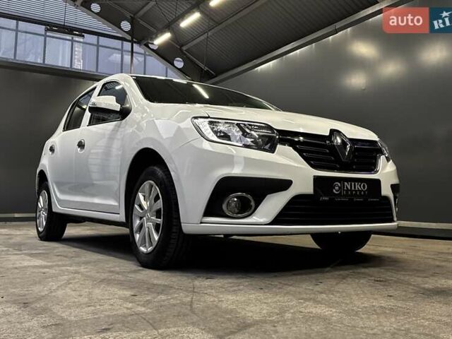 Белый Рено Сандеро, объемом двигателя 1.5 л и пробегом 73 тыс. км за 8500 $, фото 27 на Automoto.ua