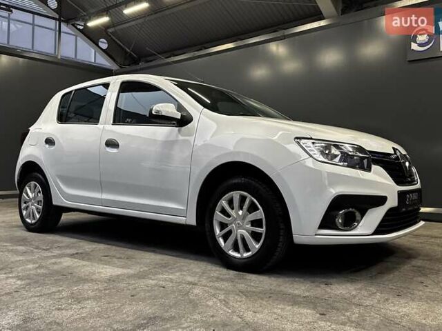 Белый Рено Сандеро, объемом двигателя 1.5 л и пробегом 73 тыс. км за 8500 $, фото 22 на Automoto.ua