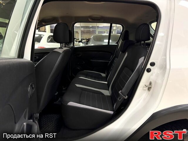 Білий Рено Сандеро, об'ємом двигуна 1.5 л та пробігом 136 тис. км за 11000 $, фото 9 на Automoto.ua