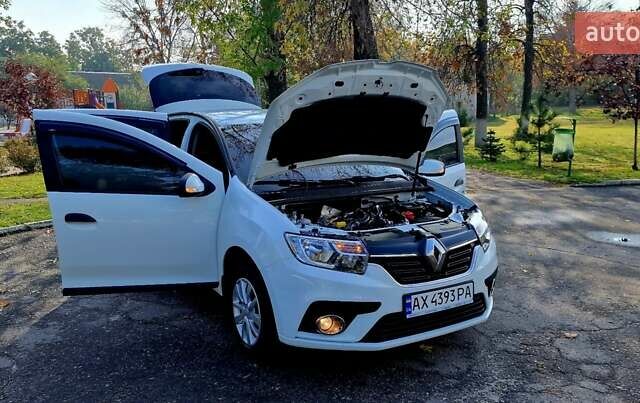Белый Рено Сандеро, объемом двигателя 0.9 л и пробегом 13 тыс. км за 9870 $, фото 50 на Automoto.ua