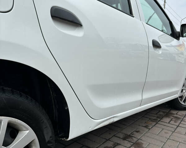 Белый Рено Сандеро, объемом двигателя 0.9 л и пробегом 102 тыс. км за 8800 $, фото 39 на Automoto.ua