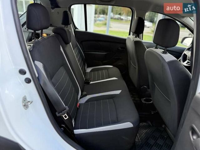 Белый Рено Сандеро, объемом двигателя 0.9 л и пробегом 71 тыс. км за 9300 $, фото 14 на Automoto.ua