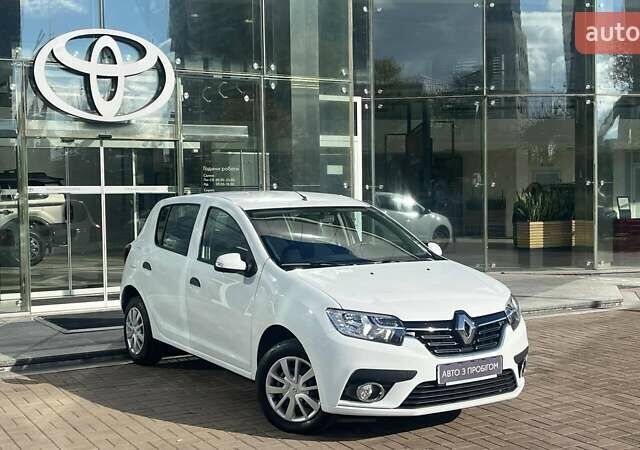 Білий Рено Сандеро, об'ємом двигуна 1.46 л та пробігом 80 тис. км за 8339 $, фото 17 на Automoto.ua