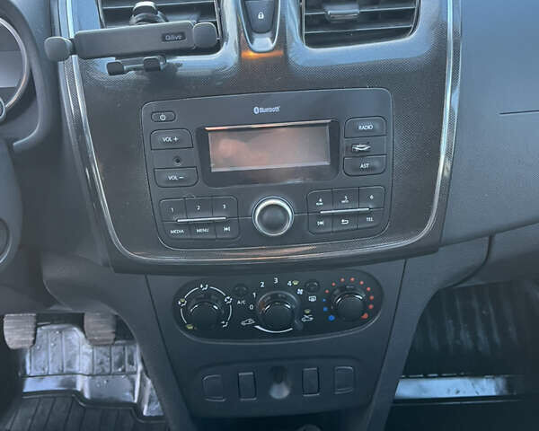 Белый Рено Сандеро, объемом двигателя 1 л и пробегом 97 тыс. км за 8500 $, фото 18 на Automoto.ua