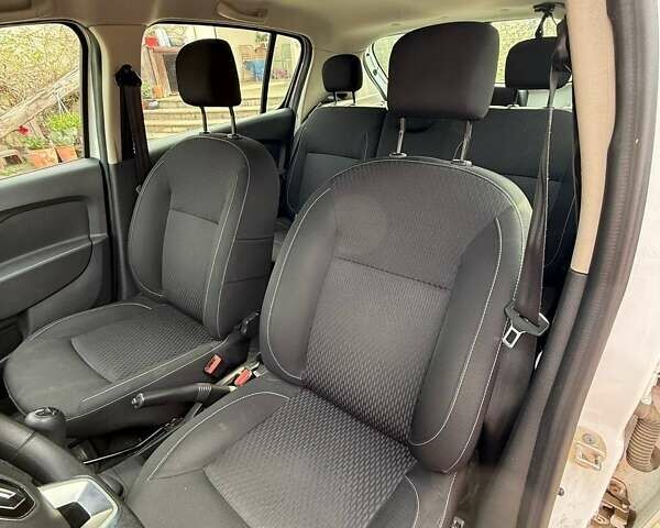 Белый Рено Сандеро, объемом двигателя 1 л и пробегом 60 тыс. км за 8200 $, фото 15 на Automoto.ua