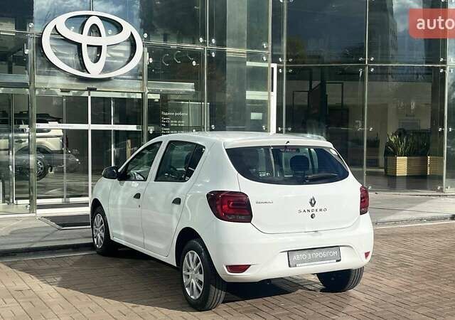 Білий Рено Сандеро, об'ємом двигуна 1.46 л та пробігом 80 тис. км за 8339 $, фото 1 на Automoto.ua