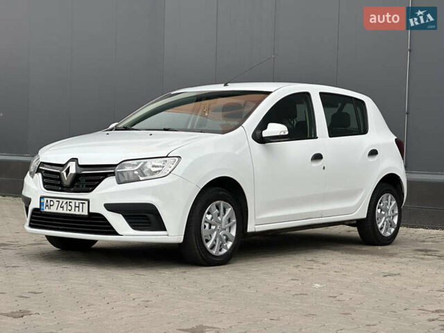 Белый Рено Сандеро, объемом двигателя 1.5 л и пробегом 118 тыс. км за 8900 $, фото 6 на Automoto.ua