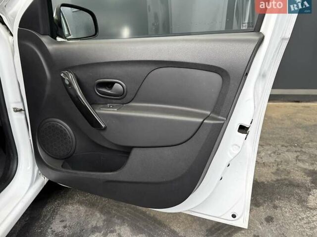 Белый Рено Сандеро, объемом двигателя 1.46 л и пробегом 76 тыс. км за 8900 $, фото 38 на Automoto.ua