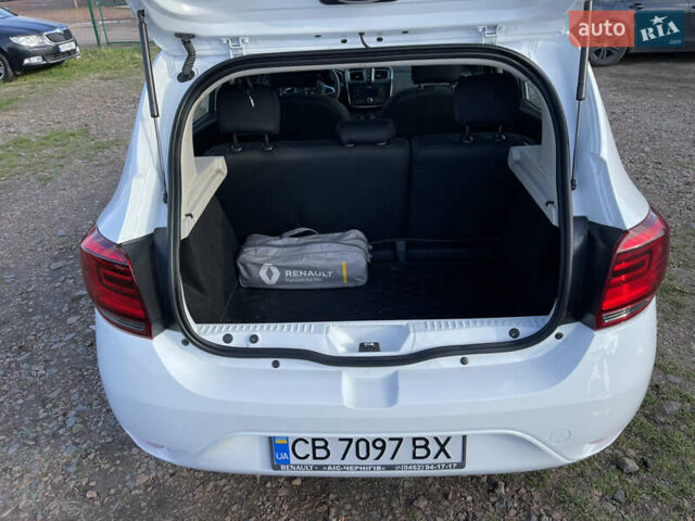 Белый Рено Сандеро, объемом двигателя 1 л и пробегом 31 тыс. км за 8900 $, фото 14 на Automoto.ua