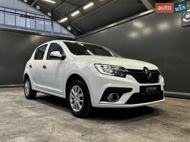 Белый Рено Сандеро, объемом двигателя 1.5 л и пробегом 73 тыс. км за 8500 $, фото 24 на Automoto.ua
