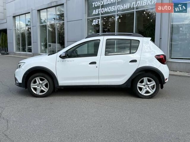 Белый Рено Сандеро, объемом двигателя 0.9 л и пробегом 71 тыс. км за 9300 $, фото 3 на Automoto.ua