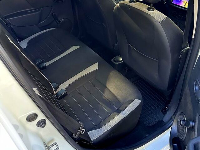 Білий Рено Сандеро, об'ємом двигуна 0.9 л та пробігом 57 тис. км за 9500 $, фото 8 на Automoto.ua