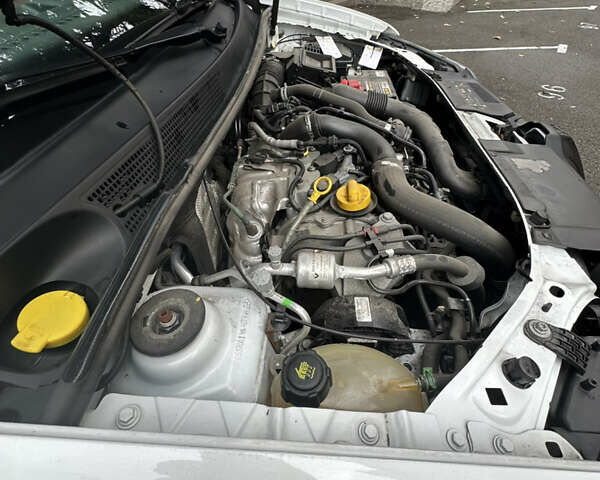 Белый Рено Сандеро, объемом двигателя 0.9 л и пробегом 102 тыс. км за 8800 $, фото 9 на Automoto.ua