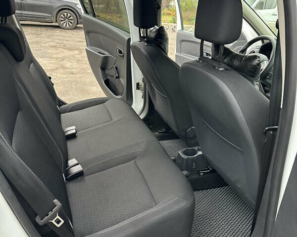 Белый Рено Сандеро, объемом двигателя 0 л и пробегом 51 тыс. км за 8000 $, фото 14 на Automoto.ua