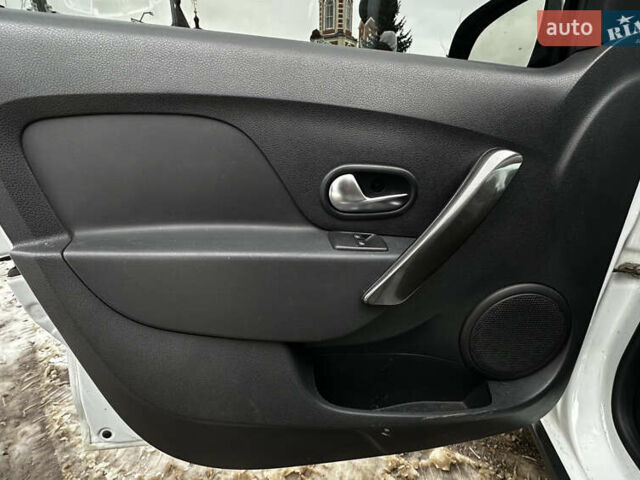 Білий Рено Сандеро, об'ємом двигуна 1.46 л та пробігом 92 тис. км за 13300 $, фото 12 на Automoto.ua