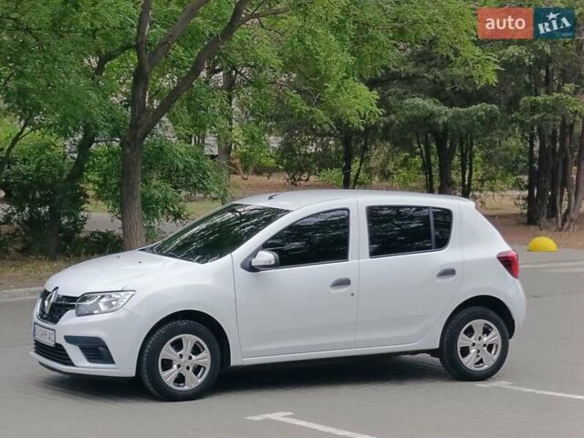Білий Рено Сандеро, об'ємом двигуна 1 л та пробігом 57 тис. км за 7000 $, фото 9 на Automoto.ua