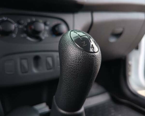 Білий Рено Сандеро, об'ємом двигуна 1 л та пробігом 57 тис. км за 7000 $, фото 68 на Automoto.ua