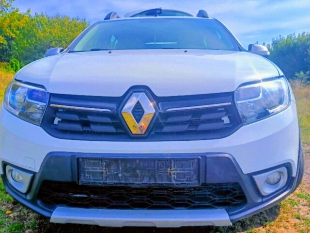 Белый Рено Сандеро, объемом двигателя 1 л и пробегом 117 тыс. км за 8800 $, фото 2 на Automoto.ua