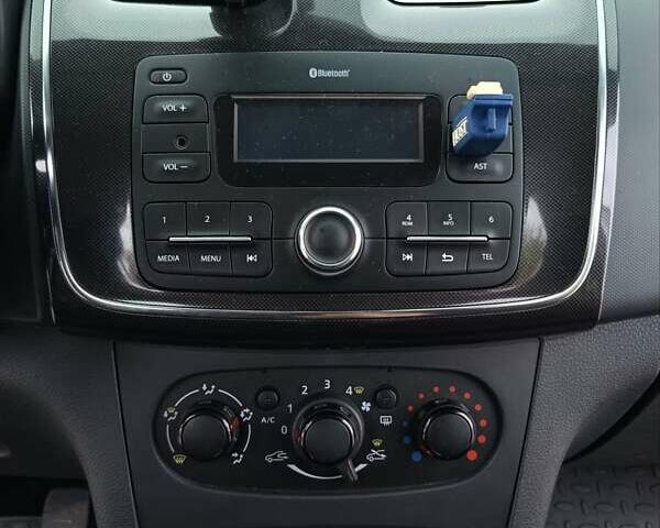 Белый Рено Сандеро, объемом двигателя 1 л и пробегом 57 тыс. км за 7000 $, фото 67 на Automoto.ua