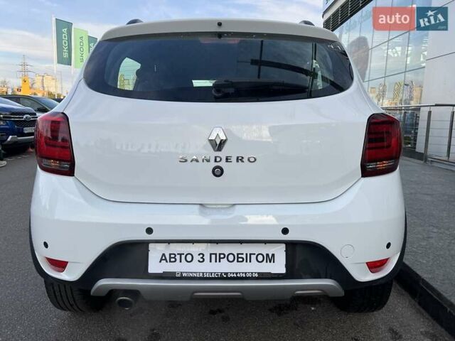 Белый Рено Сандеро, объемом двигателя 0.9 л и пробегом 111 тыс. км за 7736 $, фото 5 на Automoto.ua
