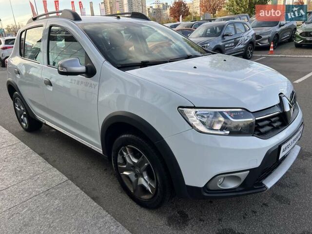 Белый Рено Сандеро, объемом двигателя 0.9 л и пробегом 111 тыс. км за 7736 $, фото 8 на Automoto.ua