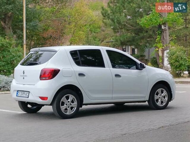 Белый Рено Сандеро, объемом двигателя 1 л и пробегом 57 тыс. км за 7000 $, фото 5 на Automoto.ua