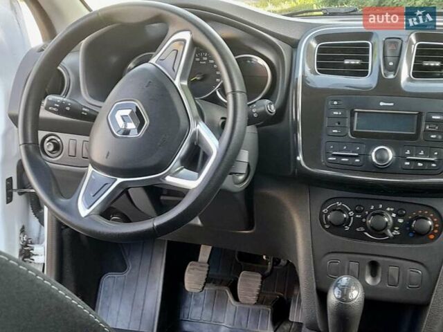 Белый Рено Сандеро, объемом двигателя 1 л и пробегом 100 тыс. км за 8500 $, фото 4 на Automoto.ua