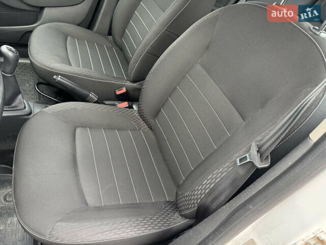 Білий Рено Сандеро, об'ємом двигуна 1 л та пробігом 36 тис. км за 9300 $, фото 41 на Automoto.ua