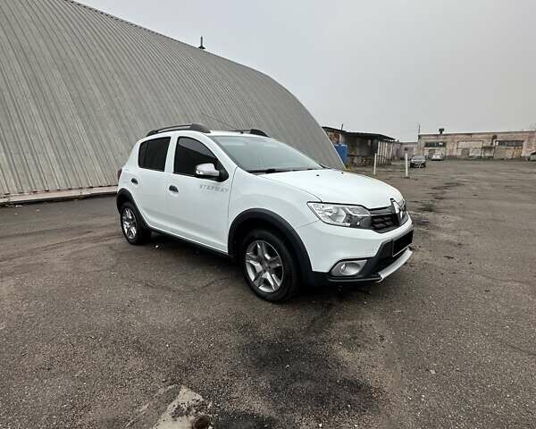 Білий Рено Сандеро, об'ємом двигуна 1.46 л та пробігом 58 тис. км за 10999 $, фото 2 на Automoto.ua