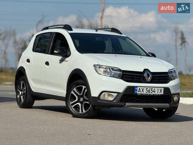 Білий Рено Сандеро, об'ємом двигуна 0.9 л та пробігом 50 тис. км за 11600 $, фото 4 на Automoto.ua