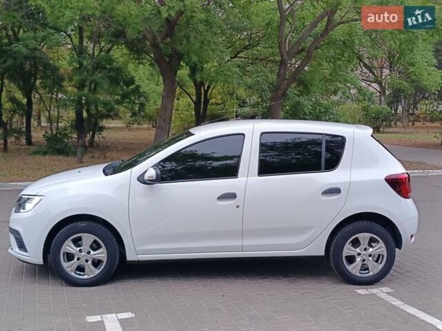 Белый Рено Сандеро, объемом двигателя 1 л и пробегом 57 тыс. км за 9200 $, фото 21 на Automoto.ua