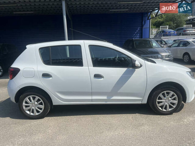 Белый Рено Сандеро, объемом двигателя 0.9 л и пробегом 74 тыс. км за 8415 $, фото 9 на Automoto.ua